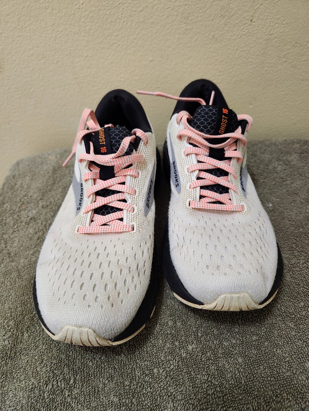Brooks Women's Ghost 16 Running Shoes - White with Pink Accents Size 8.5